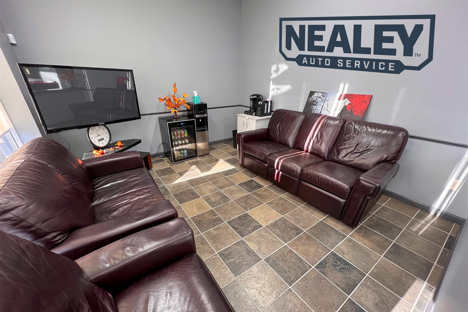 Nealey Tire & Auto - our Rockville location - Inside